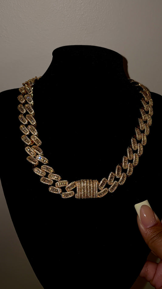 LUXE LOCK CUBAN CHAIN