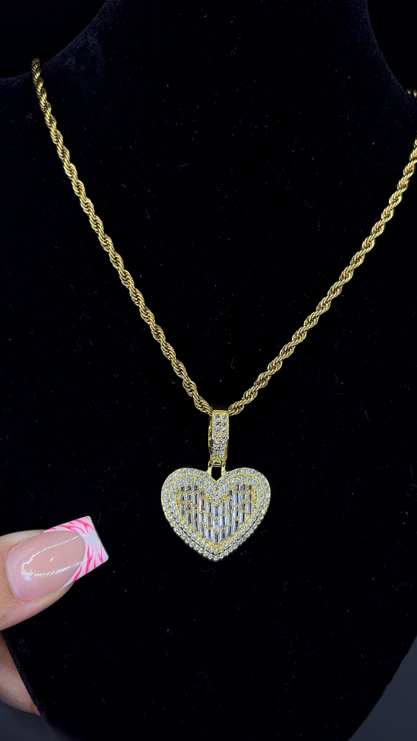 HEART BAGUETTE NECKLACE