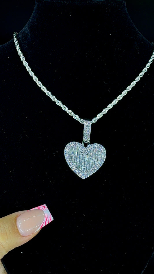 HEART BAGUETTE NECKLACE