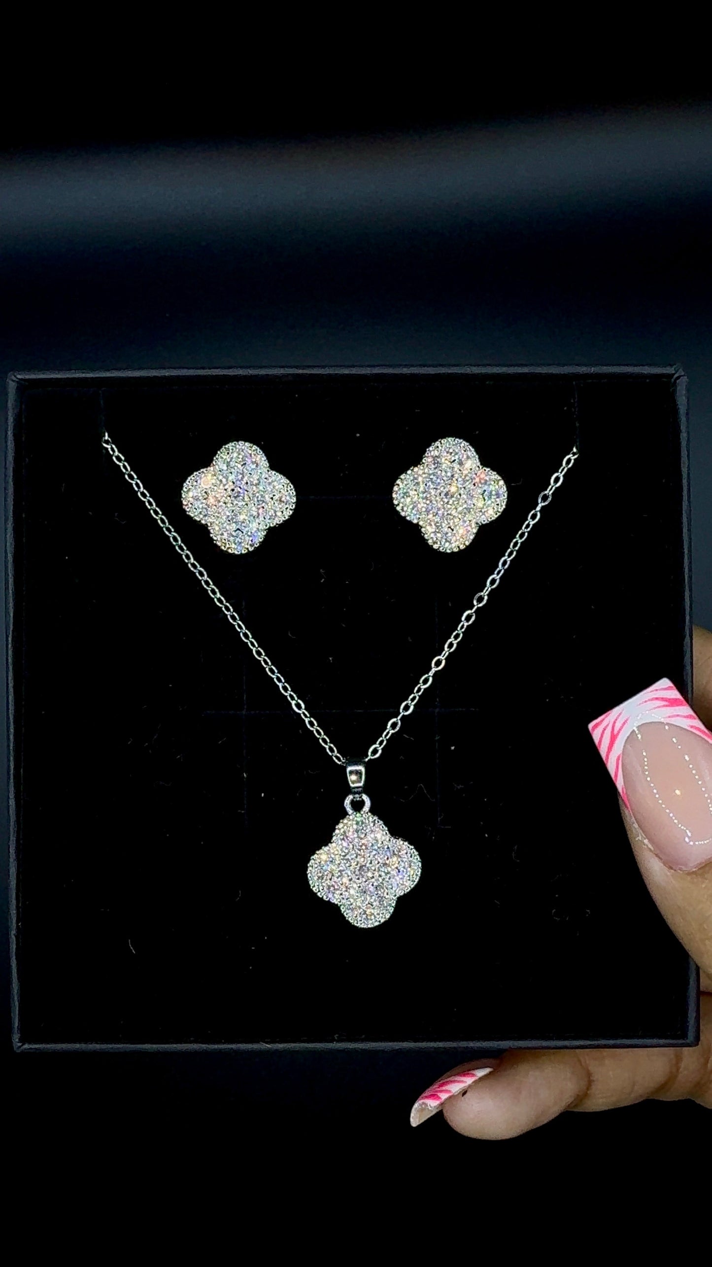 PAVÉ CLOVER SET