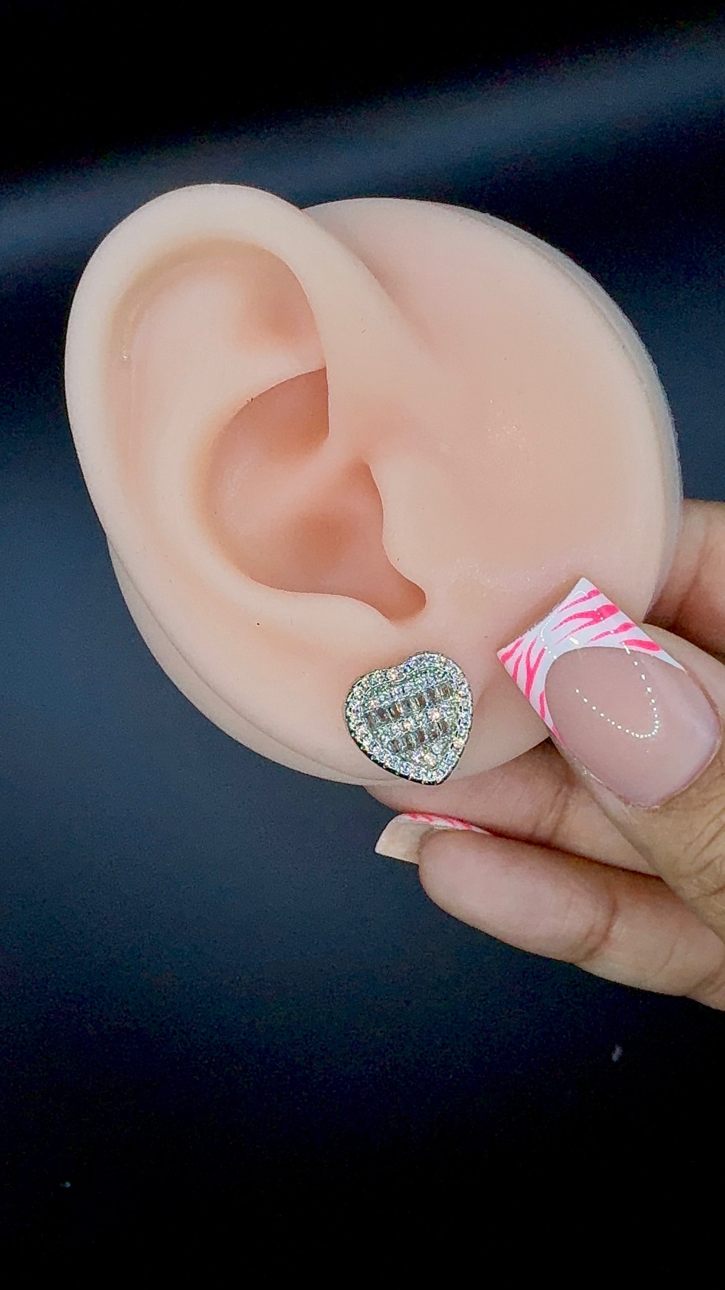 HEART BAGUETTE EARRINGS