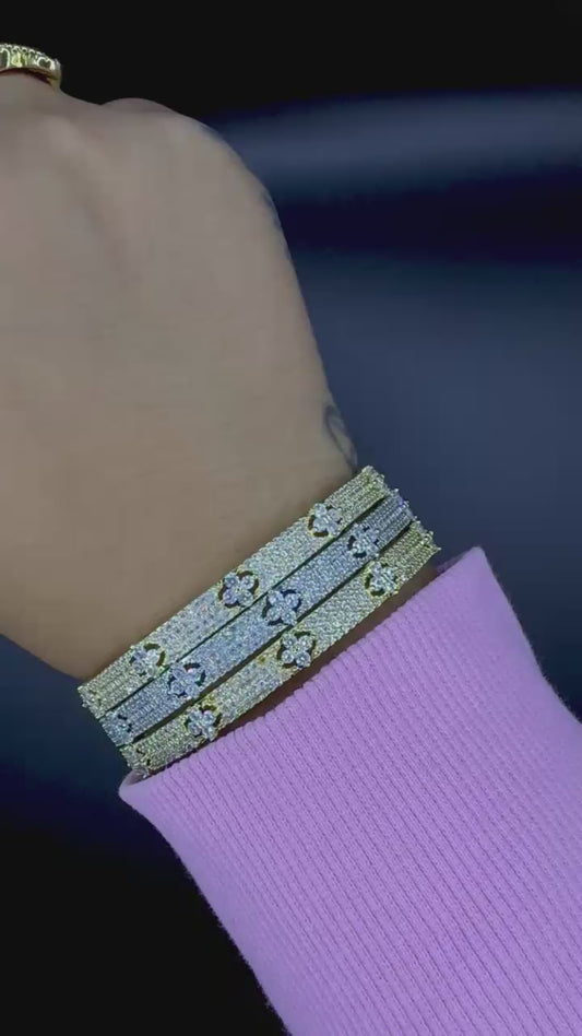 CLOVER BANGLE